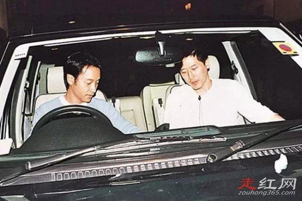 �Ź�����һ���ߵ� ͬ���������ƺ׵���������˭