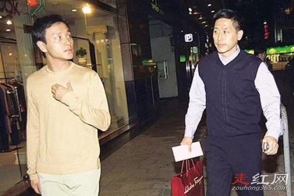 �Ź�����һ���ߵ� ͬ���������ƺ׵���������˭