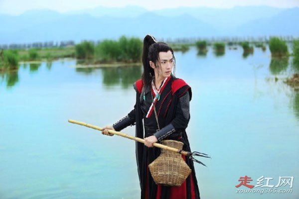 ��һ���������Ӵ�ѧͬѧ�� Ϊʲô�۾����Ǻ��