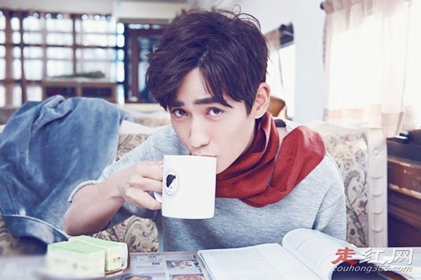 ��һ���������Ӵ�ѧͬѧ�� Ϊʲô�۾����Ǻ��