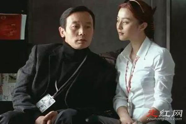 ����Ԫ��С���¼�ʼĩ �浹���ֻ�Ů��������