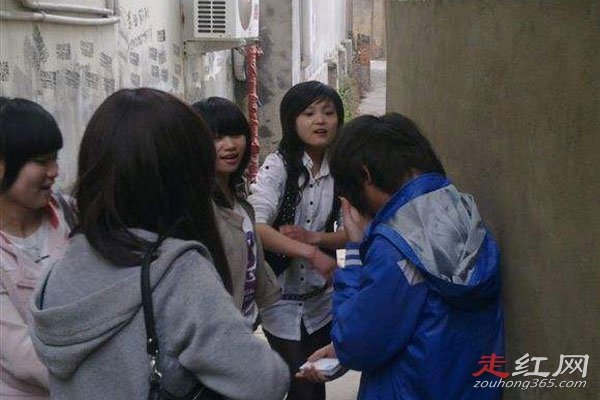 ��СС���ڹ�����ʲô Ϊʲô��ô��