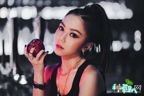 �鳽�������ϼ�� ����һ��Ŀ�Ů����