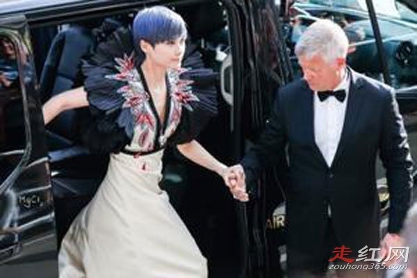 李宇春现任丈夫是谁 嫁78岁外国富翁婚礼怎么回事