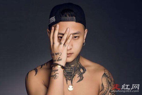 王逗逗和方丈分手视频怎么回事 三个月零六天终以分手结束