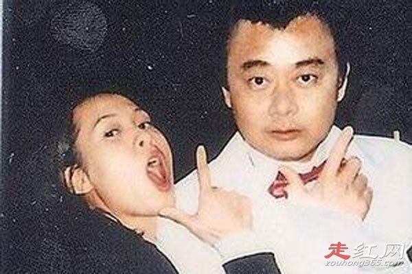 ����Ӣ����С����λ��ô���� �ݳ����������ȫ��������һ��