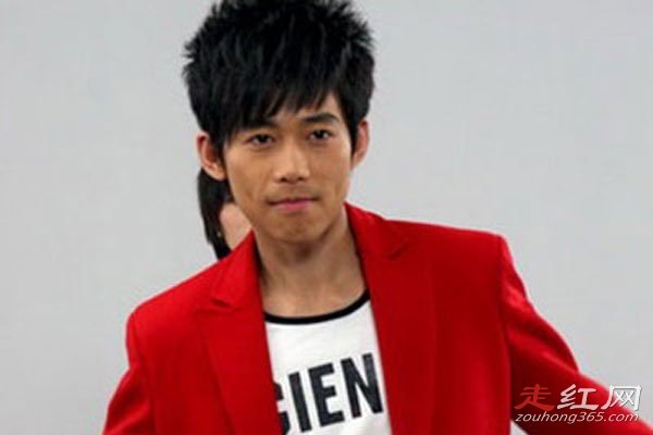 �������������ô���� ��˭���̣�������ǰŮ���������