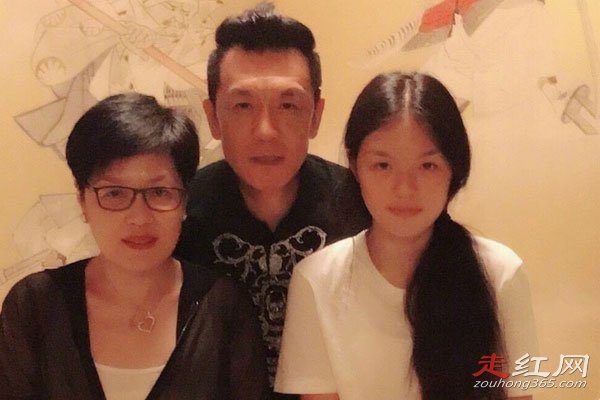 李咏老婆哈文个人资料现状妻子改嫁了吗是什么民族