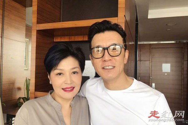 李咏老婆哈文个人资料现状 妻子改嫁了吗?是什么民族