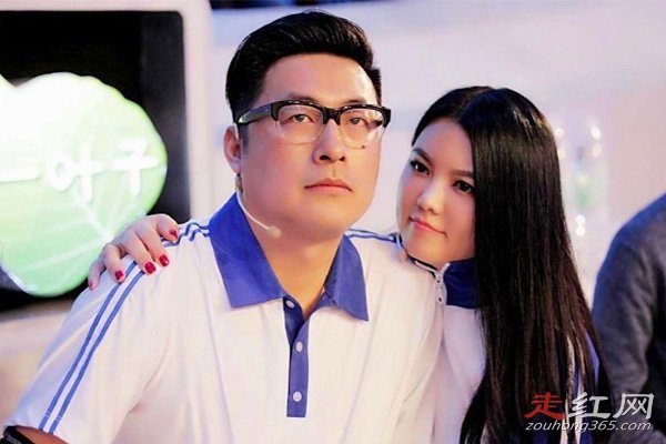 �����׾Ƶ��¼�����ʲô�� ������СʱŮ������˭