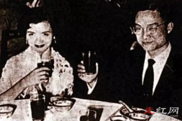 金庸的情感史 第二个妻子是谁