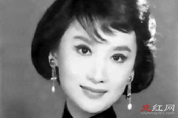 金庸结婚几次 三任太太哪个老婆出轨了