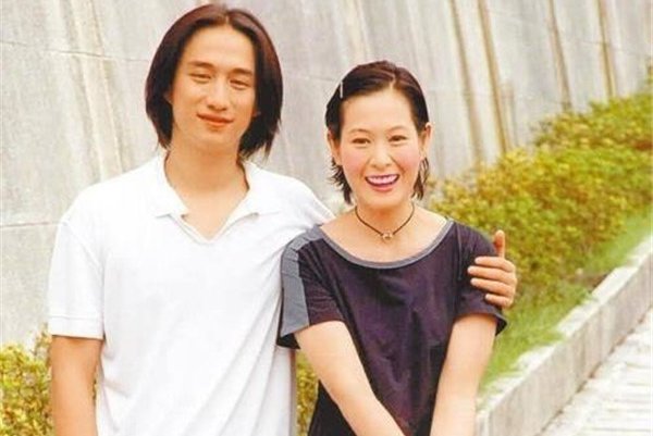 ����Ӣ�ͻ���֮�䵱�굽�׷�����ʲô ����ʲô��ϵ