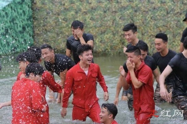 ҡ��Ц����С�������������� ��˭���ݵ�