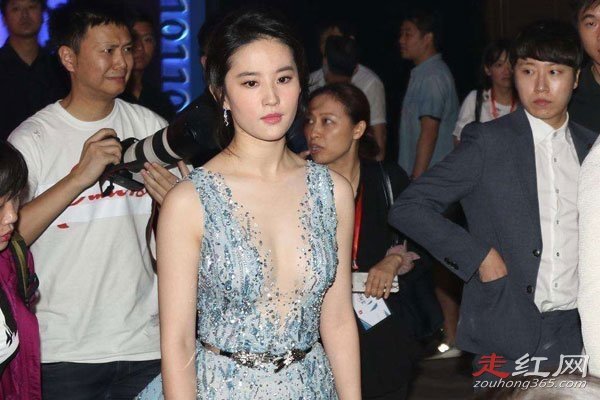 刘亦菲透视装露点照是怎么回事 和宋承宪分手后很少有新恋情