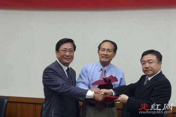 ������Ů����粨��ô���� ����ϼ�Ƕ�ô����