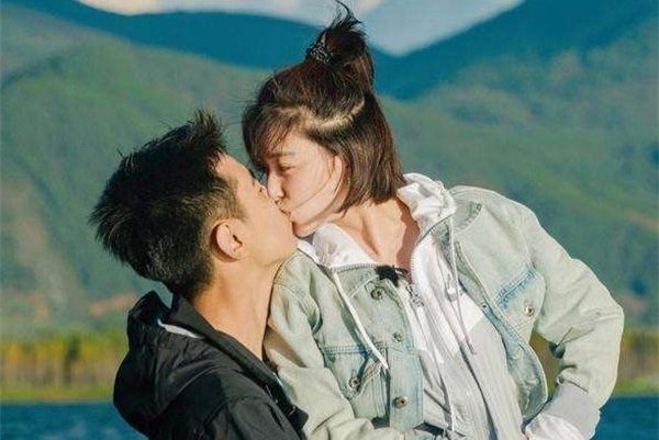 纪尘凌和阚清子的故事 俩人一起同居过吗
