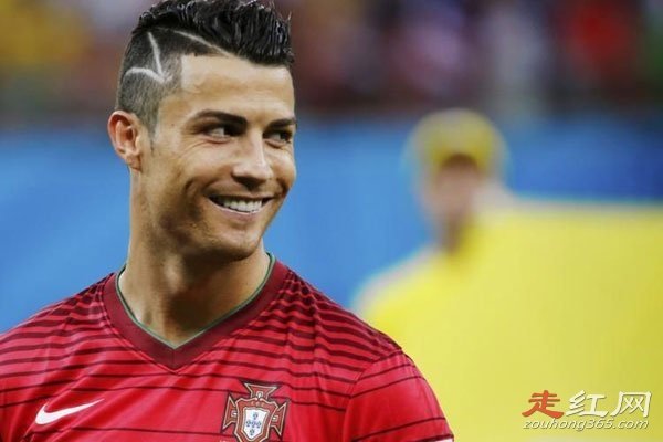 c罗为什么总爱给卡卡传球 因为两人的超然友情