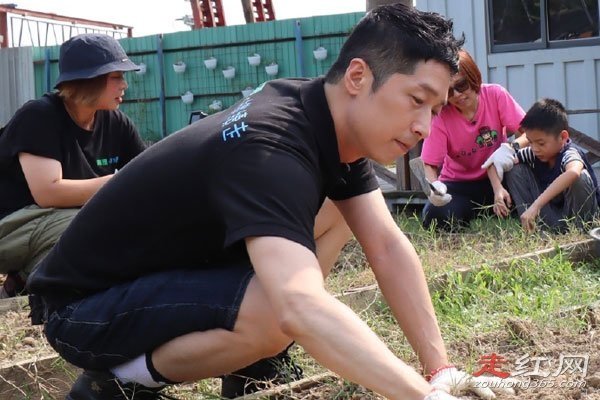 ����ΰ��ͬ־��Ϊʲô����� ������ĸ�ĸ��ͬ�������