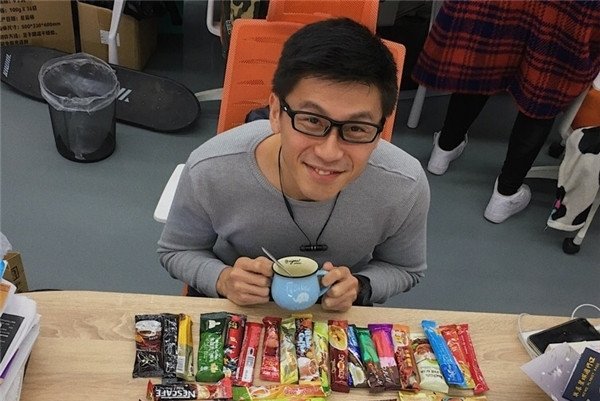 颜如晶和胡渐彪谈恋爱 互称是父女关系非常好