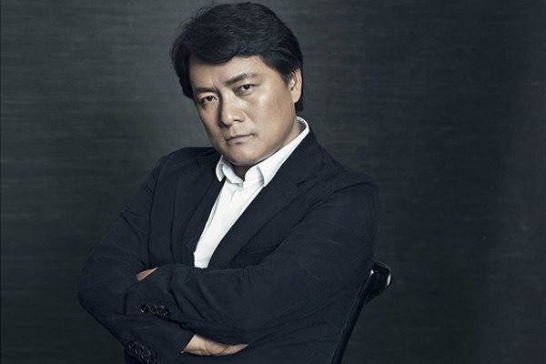 郭靖宇是大导演吗 和杨志刚什么关系