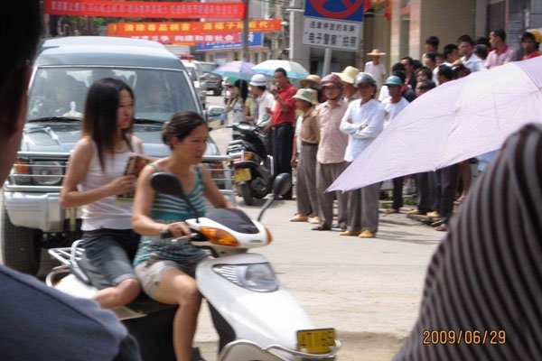 ������èè�¼�����ô���� ��Ӧ�˺ܶ��ΰ���������