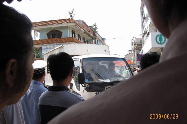 ������èè�¼�����ô���� ��Ӧ�˺ܶ��ΰ���������