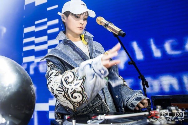 ����ǲ��Ǹ�˫��Ƥ�� ��ȡ��ͻ�����������