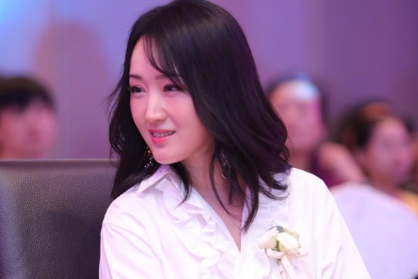 杨钰莹红楼事件真相 一生未嫁的原因是什么