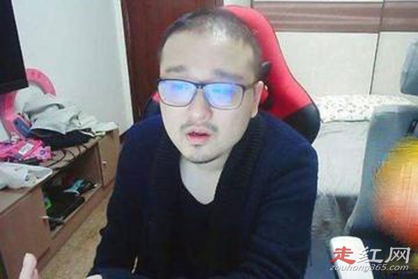 ЦЦѼ���Ż�������ô���� Ů����С���Ǿٱ���