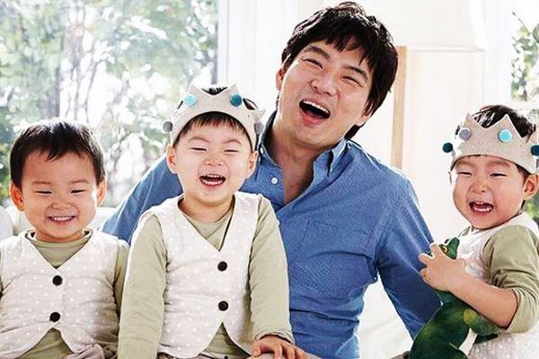 宋一国三胞胎儿子现状 小明星是试管婴儿吗