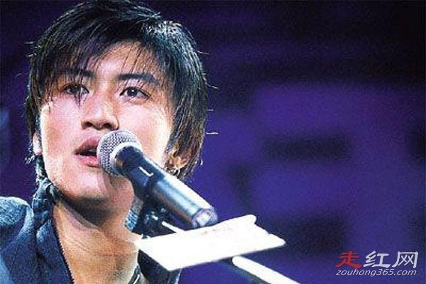 谢霆锋为王菲哭了三次 复合单纯的就是因为爱