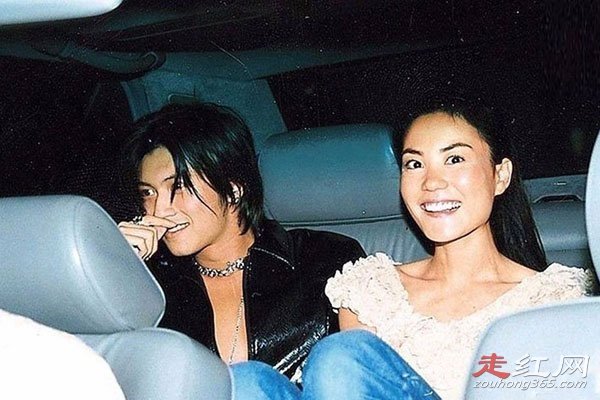 谢霆锋为王菲哭了三次 复合单纯的就是因为爱