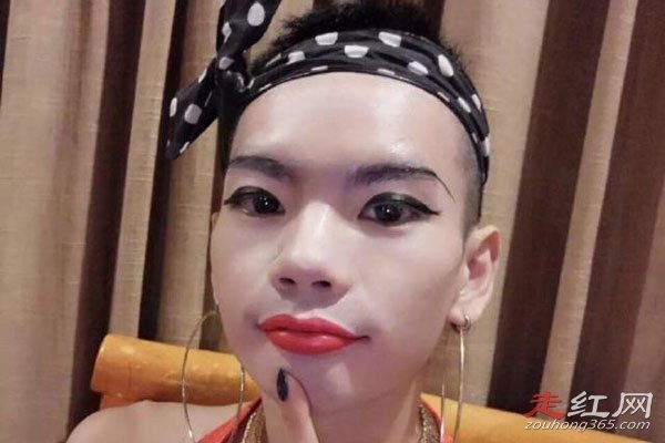 西红柿网红男个人资料迅速的消失在人流中