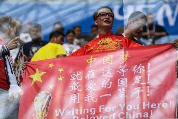 中国国足为什么那么弱 踢足球的孩子非常少