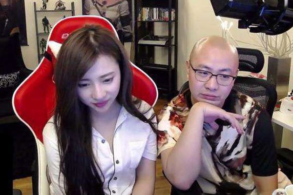 刘杀鸡旁边的女的是谁 睡女主播钱小叶事件