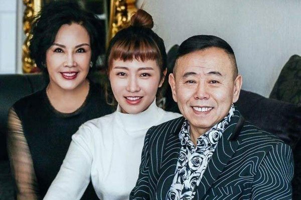 �˳���Ů������ȥ����ҥ ��Ϊһ��С���鱻��������