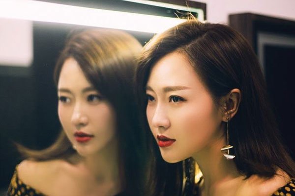 �˳���Ů������ȥ����ҥ ��Ϊһ��С���鱻��������