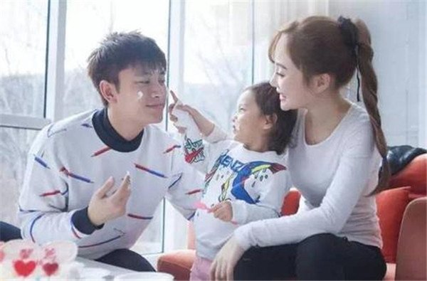 李小璐和贾乃亮复婚了吗 承认二胎预产期是怎么回事