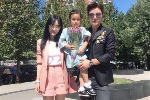 李小璐和贾乃亮复婚了吗 承认二胎预产期是怎么回事