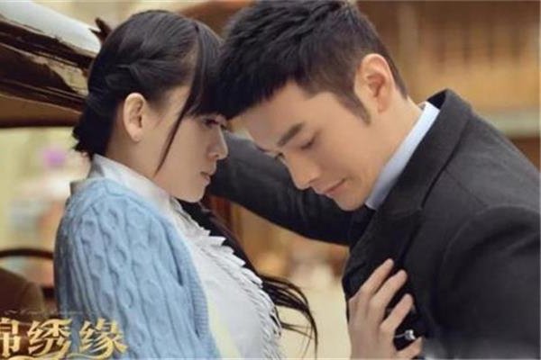 胸咚是啥壁咚的基础上加上胸靠近