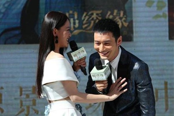 胸咚是啥 壁咚的基础上加上胸靠近(2)