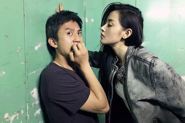 张天爱和邓超手滑(huá)是怎么回事 微博中发胸环的照(zhào)片
