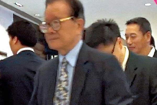 ���尲������ͷ��˭ ����������������ǰΪ��
