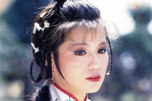 翁美玲是被谁害的 自杀后葬在了英国剑桥