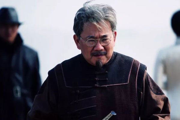 曹可凡为什么不被尊重 跟不同的人不同的面孔
