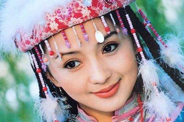 还有金锁的扮演者范冰冰,《还珠格格》第二部里面的香妃和晴儿格格