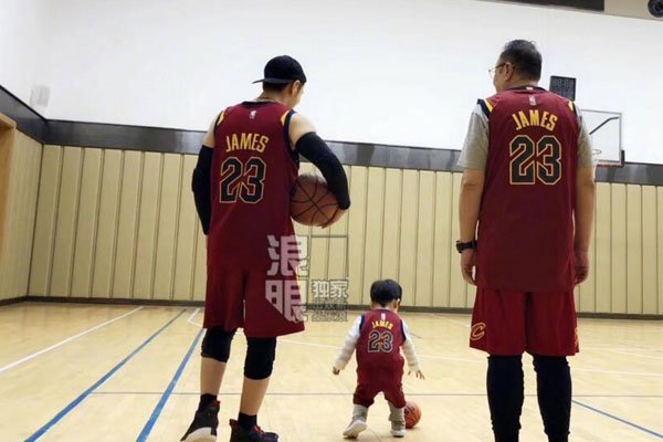 黄晓明杨颖baby离了婚吗 儿子叫小海绵什么意思