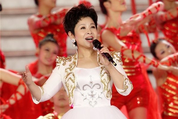 董文华经历了什么 她和赖昌星什么关系