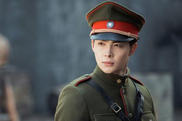 张铭恩撞伤陈伟霆事件是什么 对摩托车使用不熟练